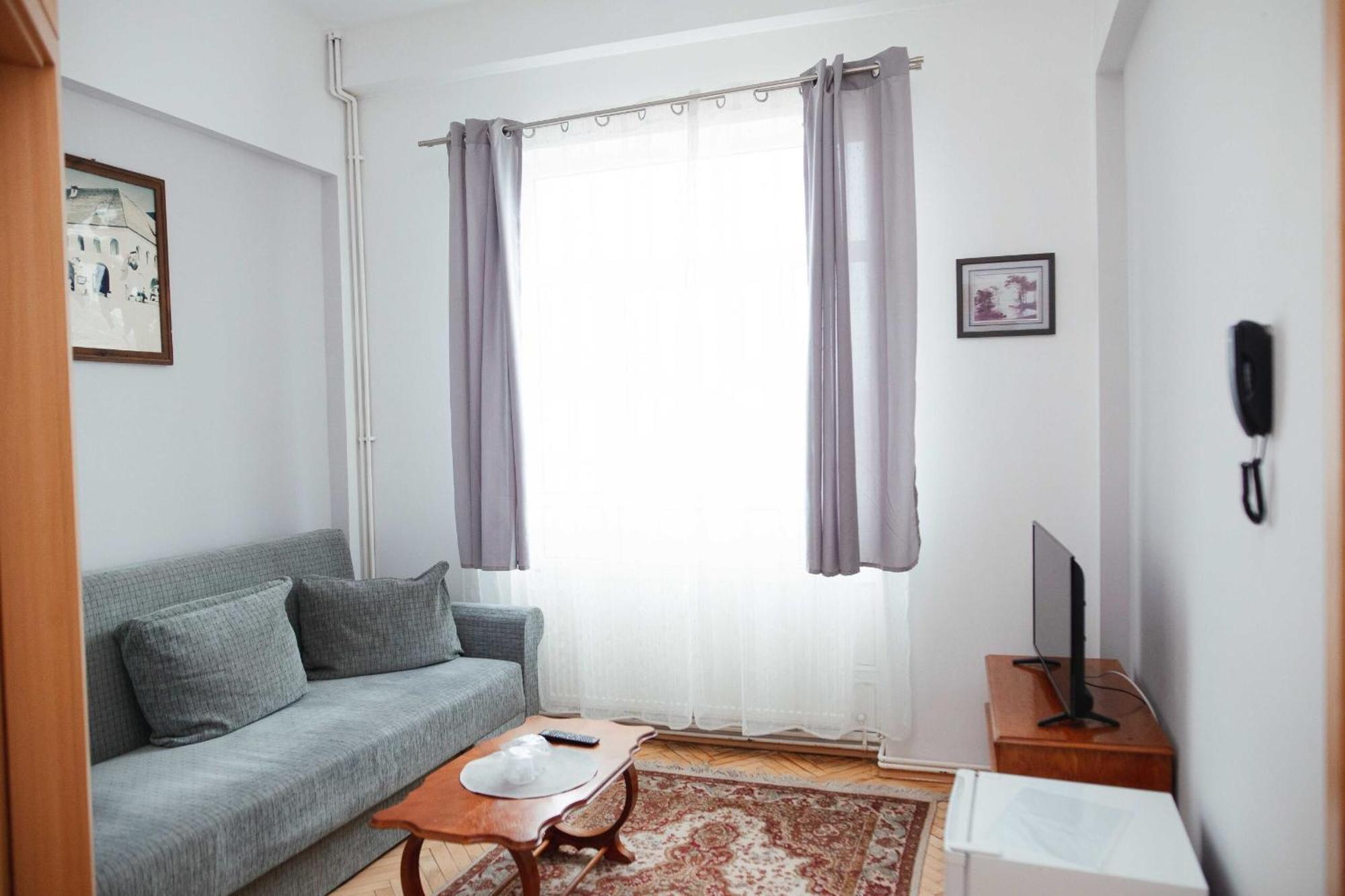 Hotel Holiday Виктория Экстерьер фото